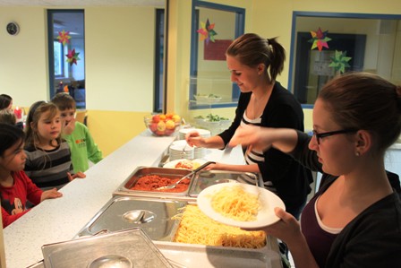 Schüler kochen für Schüler